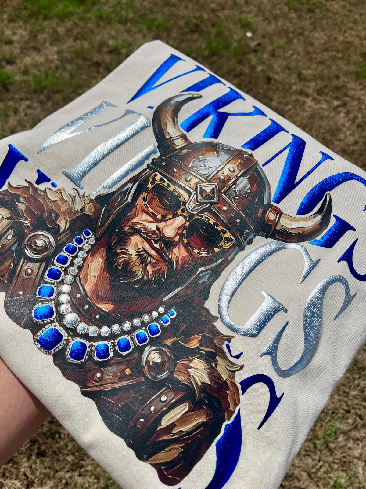 BOUJEE METALLIC MASCOT W/ GLASSES