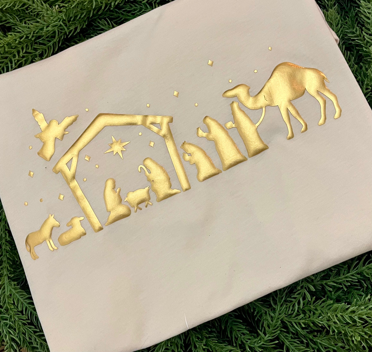 GOLD METALLIC PUFF NATIVITY SCENE